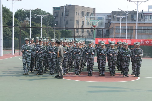 54af6c41603e48e9b3eccb9c7828e219.jpg
