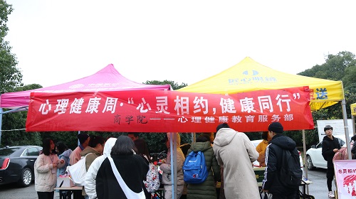 1af1c84165ef474db306bafe23afbb41.jpg