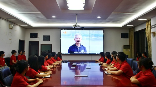 c12e0098114e4483ac35e989c06182d8.jpg 观看现场1.jpg